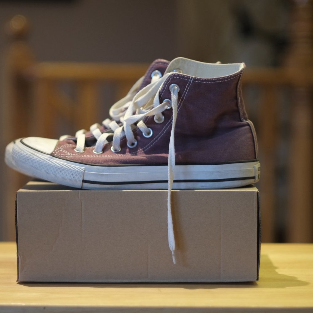 Converse Chuck Taylor in Plum Size 7
